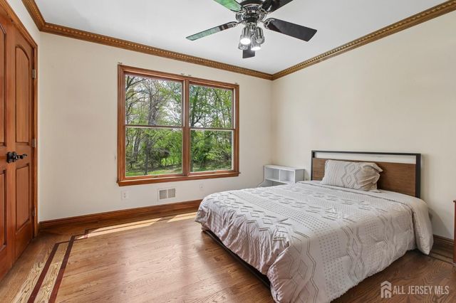 18 Tanglewood Place, Monroe, NJ 08831