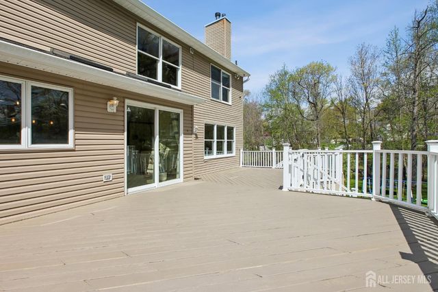 18 Tanglewood Place, Monroe, NJ 08831