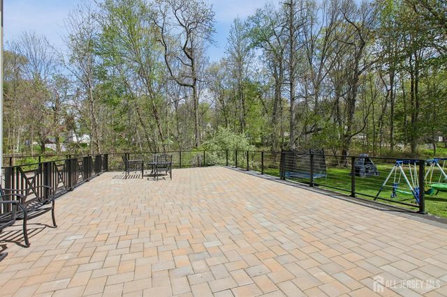 18 Tanglewood Place, Monroe, NJ 08831