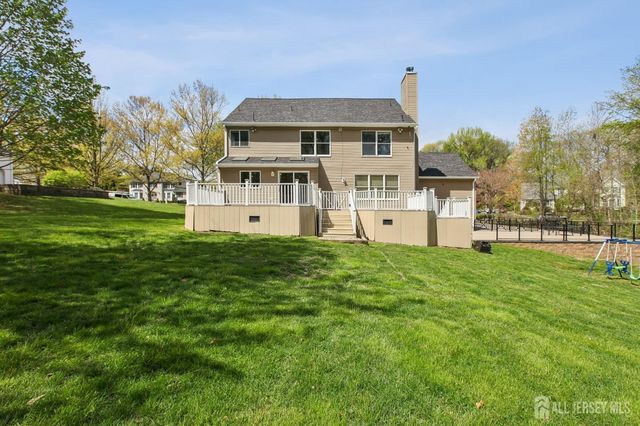 18 Tanglewood Place, Monroe, NJ 08831