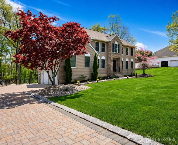 18 Tanglewood Place, Monroe, NJ 08831