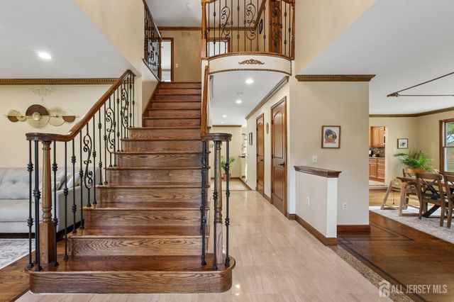 18 Tanglewood Place, Monroe, NJ 08831