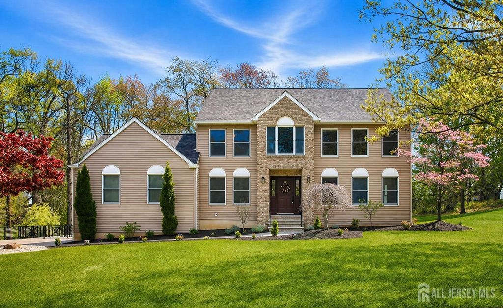 18 Tanglewood Place, Monroe, NJ 08831