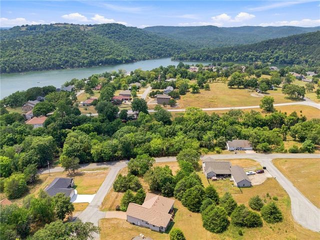 SILVER SPUR Lane, Holiday Island, AR 72631
