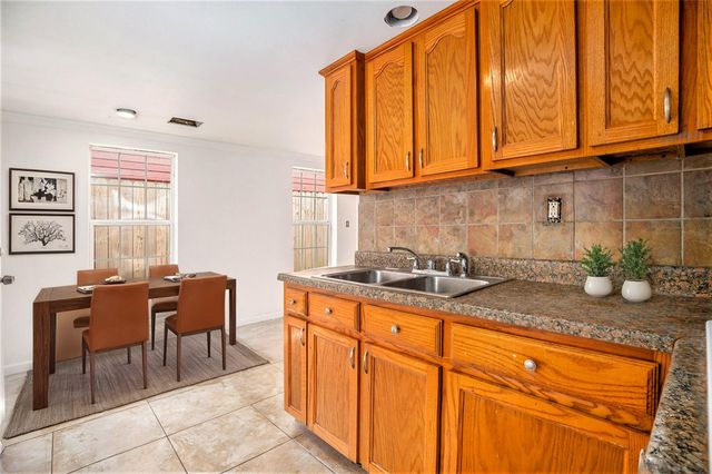 1512 Moody Avenue, Galveston, TX 77550