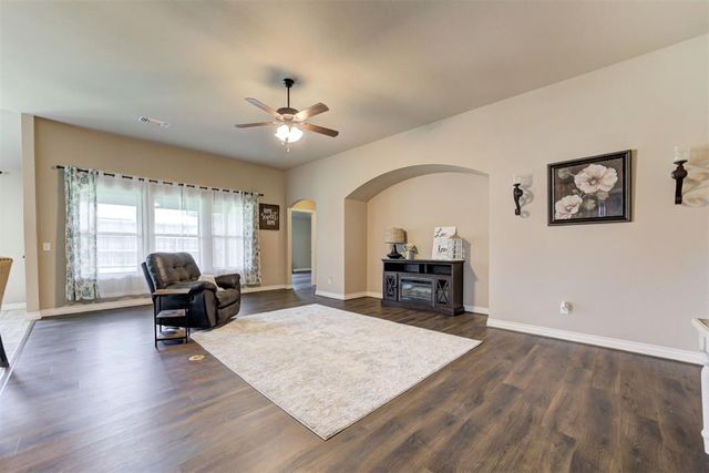 19117 Hecho Drive, Edmond, OK 73012