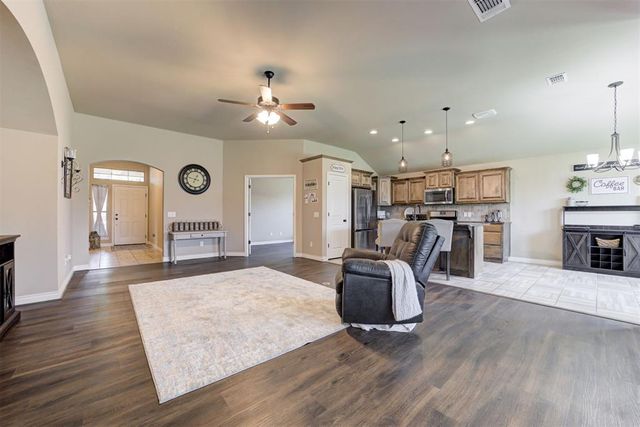 19117 Hecho Drive, Edmond, OK 73012