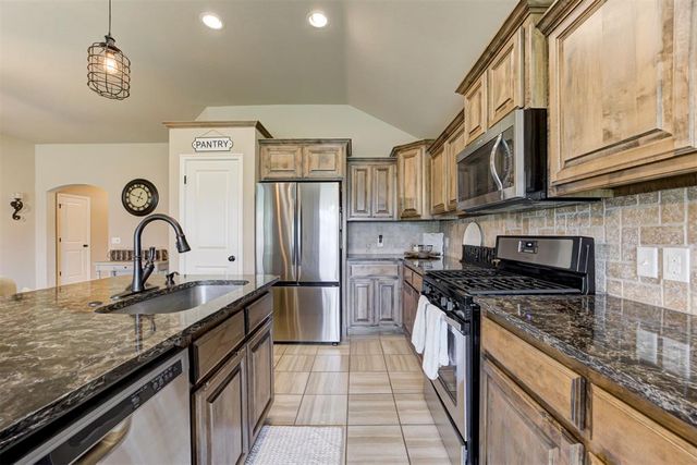 19117 Hecho Drive, Edmond, OK 73012