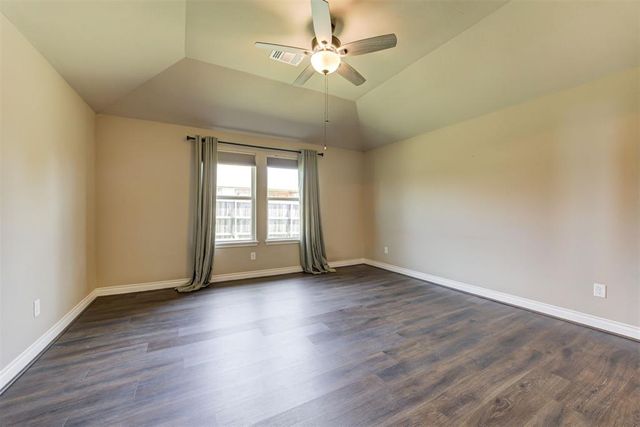 19117 Hecho Drive, Edmond, OK 73012