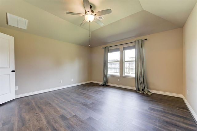 19117 Hecho Drive, Edmond, OK 73012
