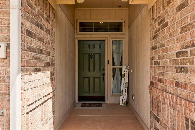 19117 Hecho Drive, Edmond, OK 73012