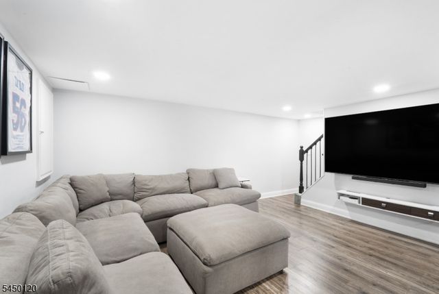 33 Beverly Rd, West Caldwell Twp., NJ 07006
