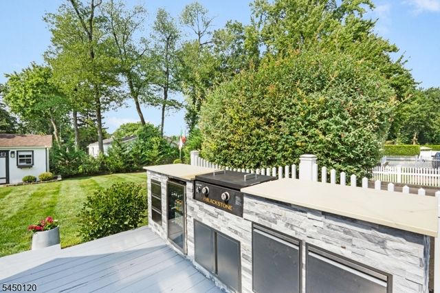 33 Beverly Rd, West Caldwell Twp., NJ 07006
