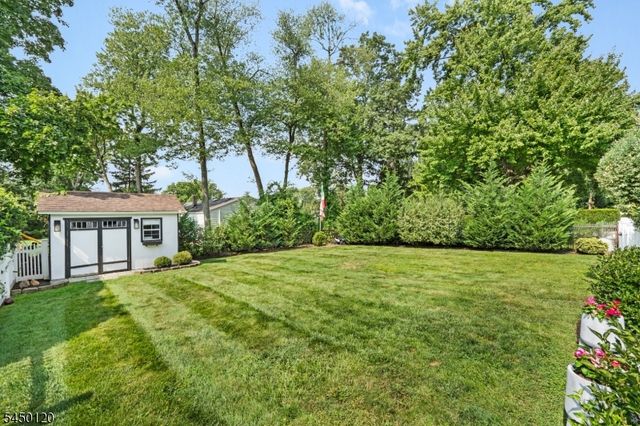 33 Beverly Rd, West Caldwell Twp., NJ 07006