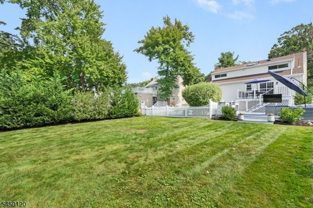 33 Beverly Rd, West Caldwell Twp., NJ 07006