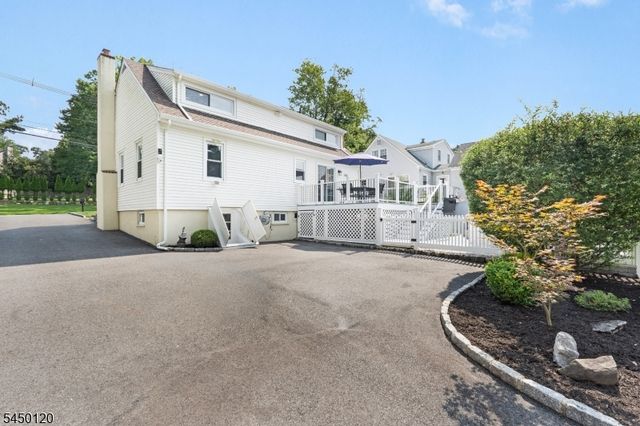 33 Beverly Rd, West Caldwell Twp., NJ 07006