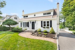 33 Beverly Rd, West Caldwell Twp., NJ 07006