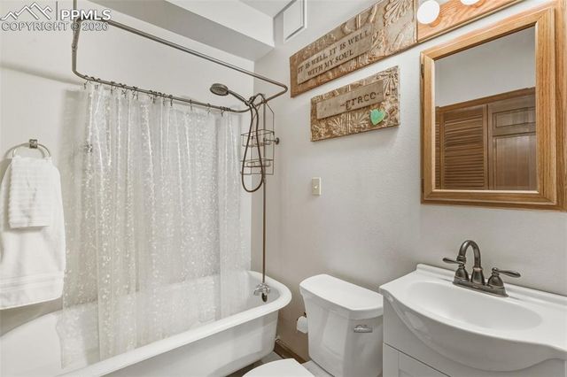 2190 Mesa Road, Colorado Springs, CO 80904