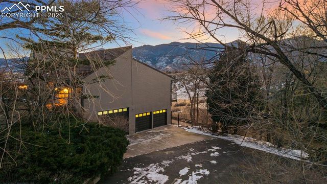 2190 Mesa Road, Colorado Springs, CO 80904