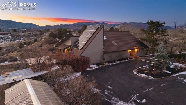 2190 Mesa Road, Colorado Springs, CO 80904