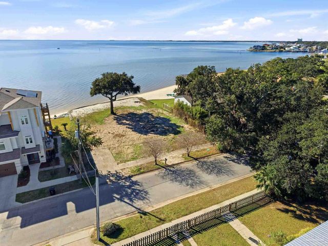 1419 Sonia St, Pensacola, FL 32502