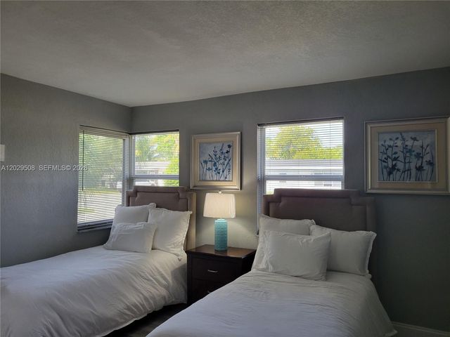 2560 NE 8th Terrace, Pompano Beach, FL 33064