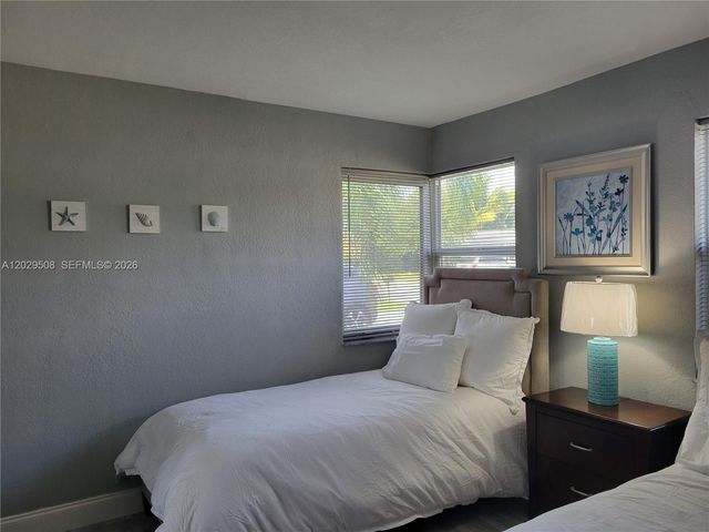 2560 NE 8th Terrace, Pompano Beach, FL 33064