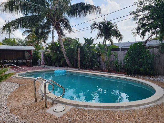 2560 NE 8th Terrace, Pompano Beach, FL 33064
