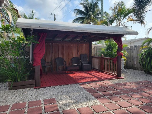 2560 NE 8th Terrace, Pompano Beach, FL 33064