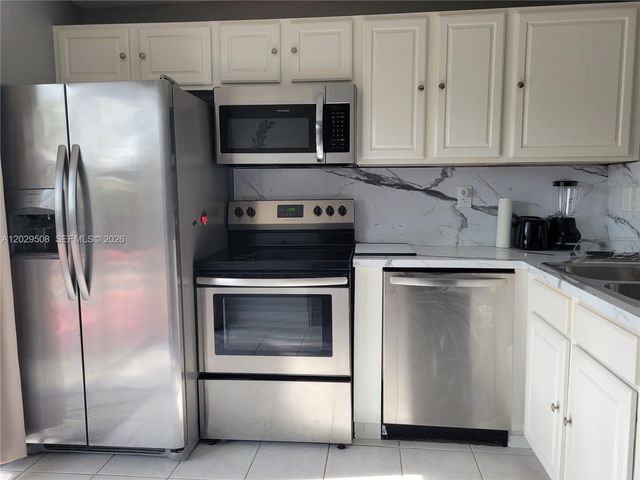 2560 NE 8th Terrace, Pompano Beach, FL 33064