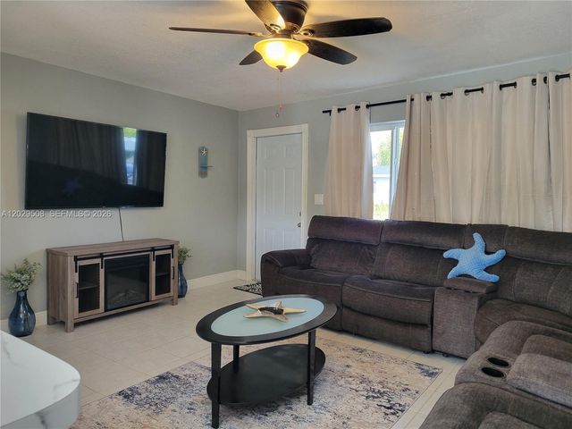 2560 NE 8th Terrace, Pompano Beach, FL 33064