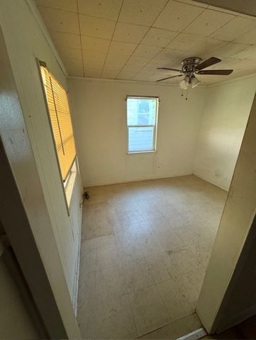 804 W Bridge Street, Weatherford, TX 76086