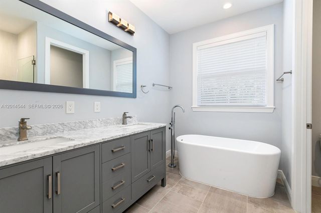 1031 NE 13th Ave, Fort Lauderdale, FL 33304