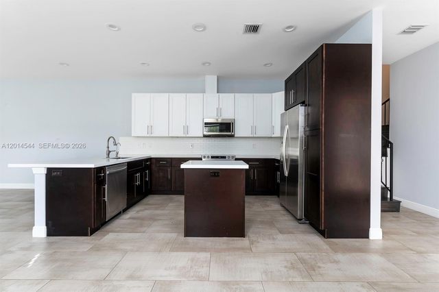 1031 NE 13th Ave, Fort Lauderdale, FL 33304