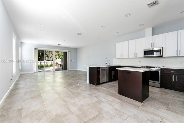 1031 NE 13th Ave, Fort Lauderdale, FL 33304