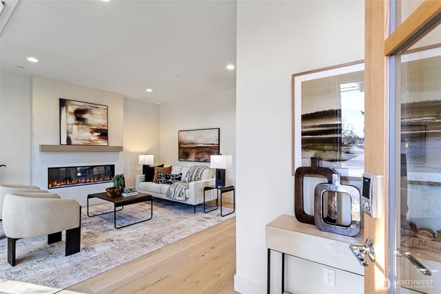 9315 132nd Avenue NE, Kirkland, WA 98033