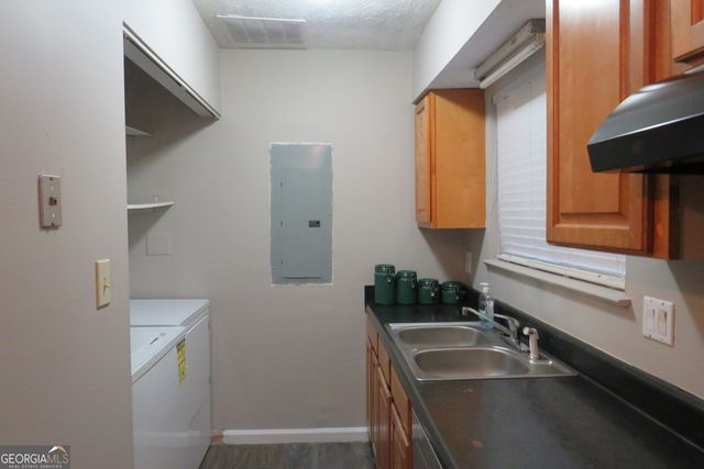 22 FAIRVIEW Drive, Jonesboro, GA 30238
