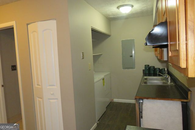 22 FAIRVIEW Drive, Jonesboro, GA 30238