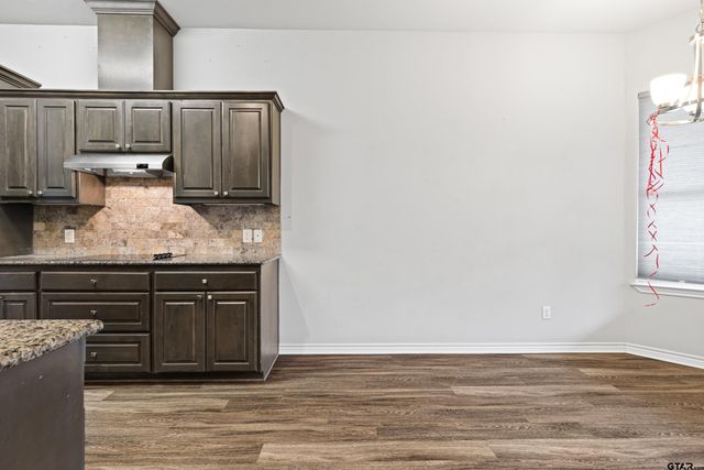 302 Collins Ave, Longview, TX 75605