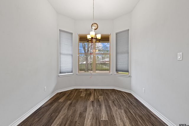 302 Collins Ave, Longview, TX 75605