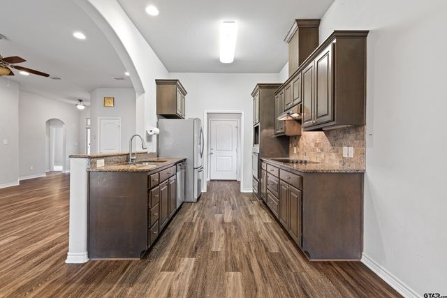 302 Collins Ave, Longview, TX 75605