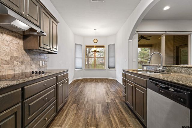 302 Collins Ave, Longview, TX 75605