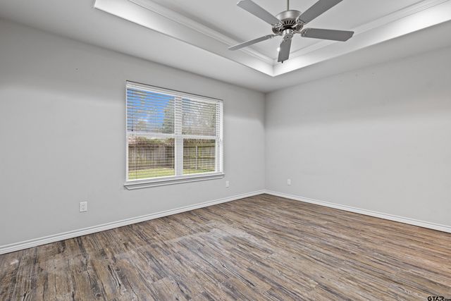 302 Collins Ave, Longview, TX 75605