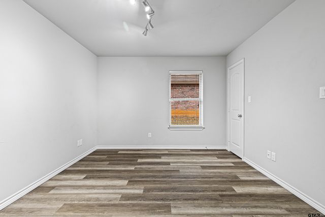 302 Collins Ave, Longview, TX 75605