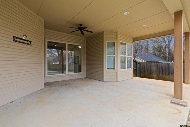 302 Collins Ave, Longview, TX 75605