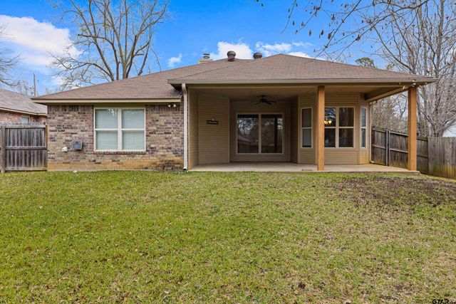 302 Collins Ave, Longview, TX 75605