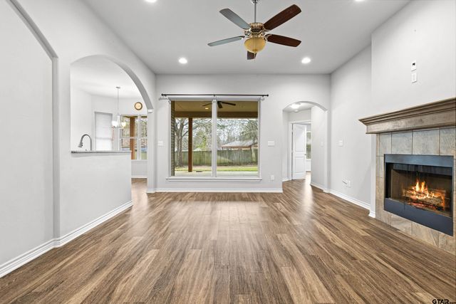 302 Collins Ave, Longview, TX 75605