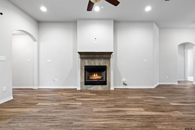 302 Collins Ave, Longview, TX 75605