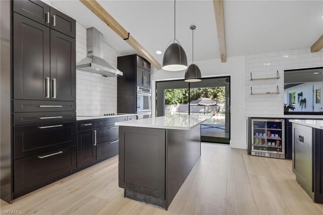 10450 Windsor WAY, Naples, FL 34109