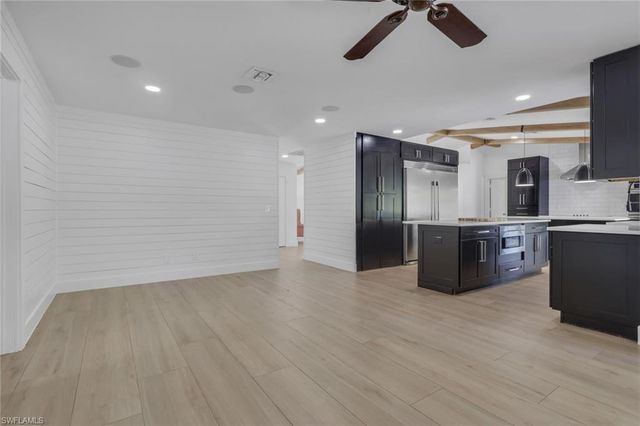 10450 Windsor WAY, Naples, FL 34109